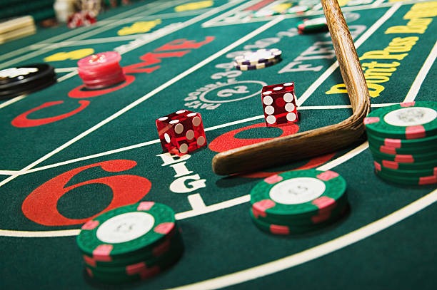 European Roulette wheel and live table layout European Roulette wheel and live table layout